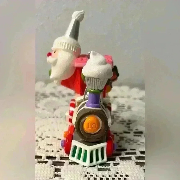 Hallmark Keepsake NEW 2010 “Santa’s Sweet Ride” 4th in series Christmas ornament - Picture 3 of 5